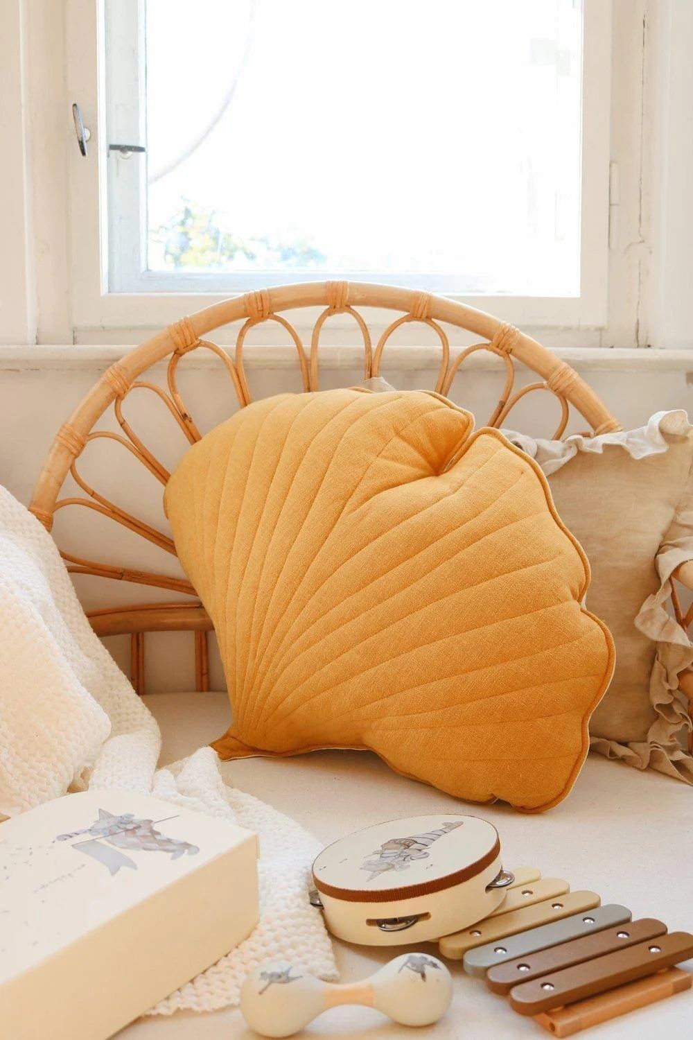 Ginkgo leaf Pillow - Mango