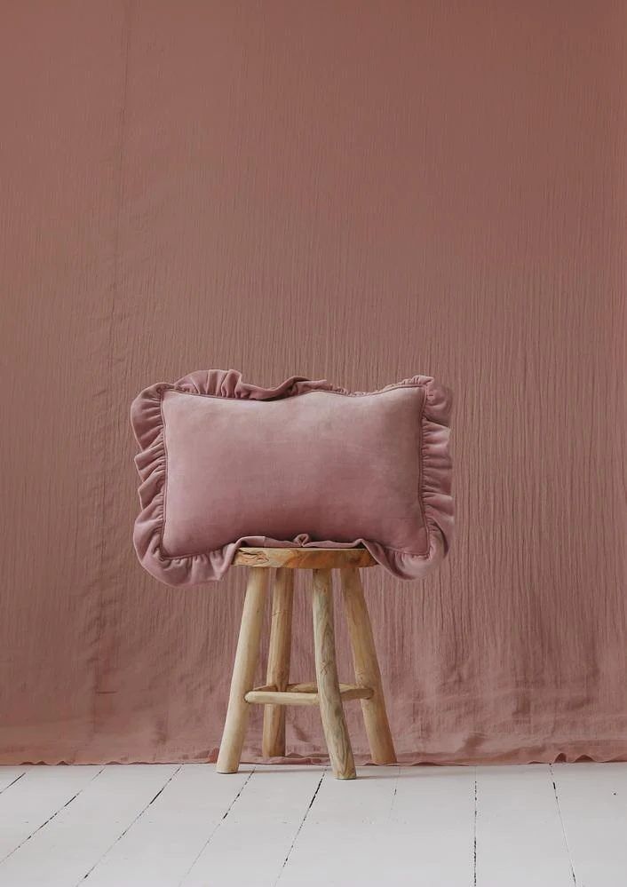 Pillow with a frill - light pink