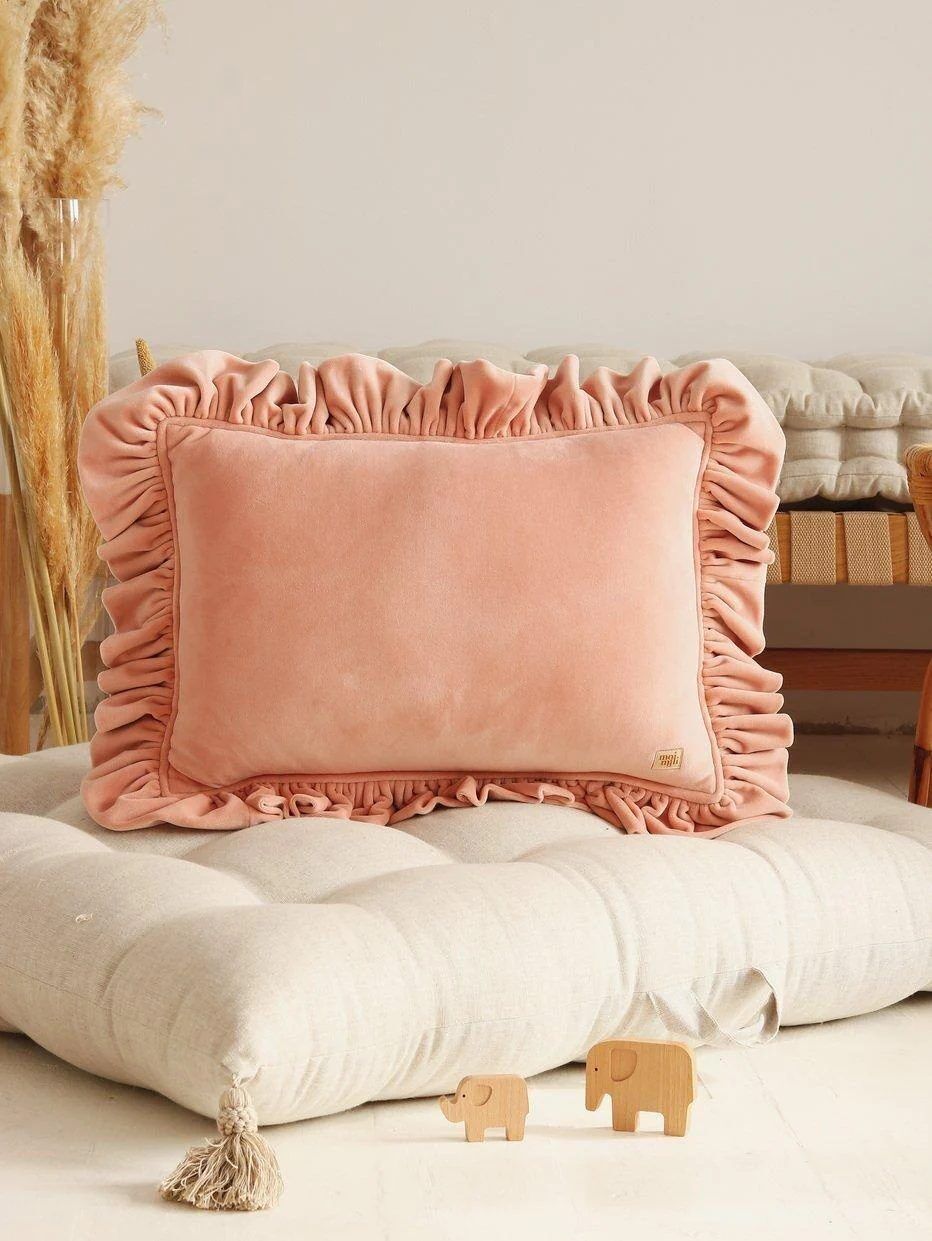 Pillow with a frill - apricot