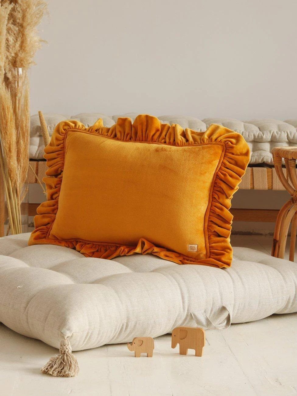 Pillow with a frill - mustard