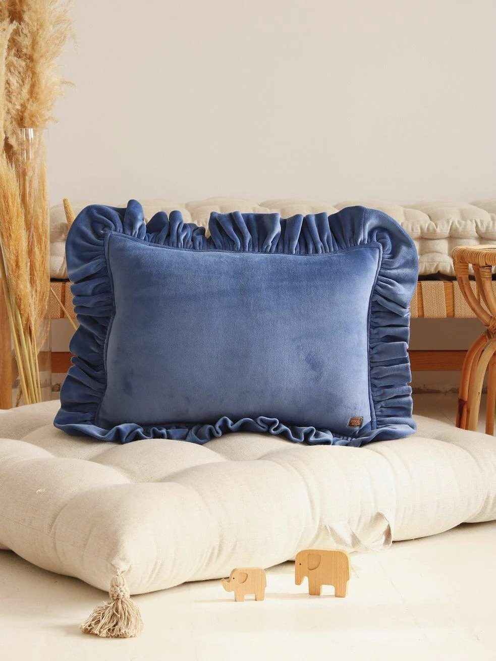 Pillow with a frill - sapphire