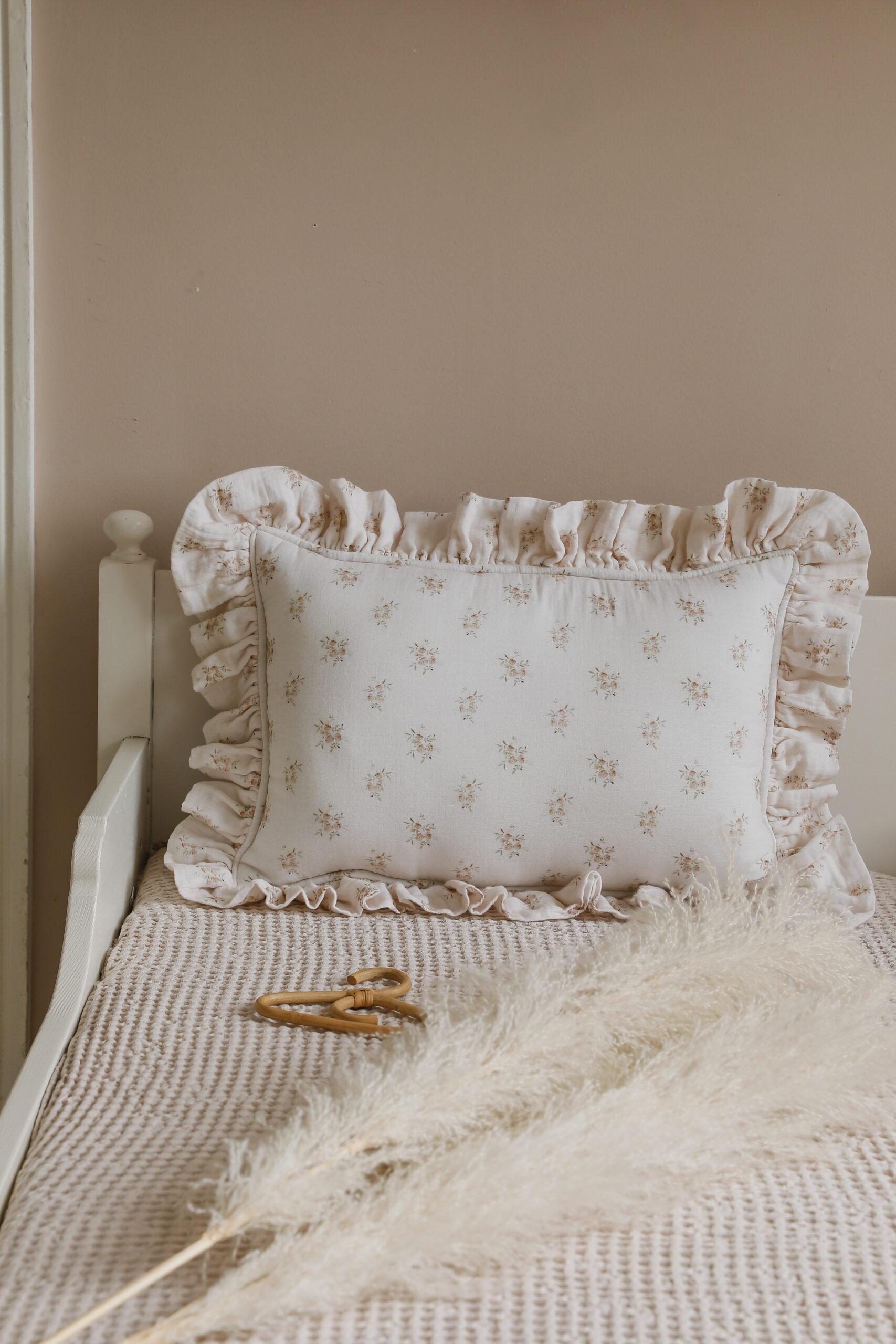 Pillow - Boho flowers - muslin
