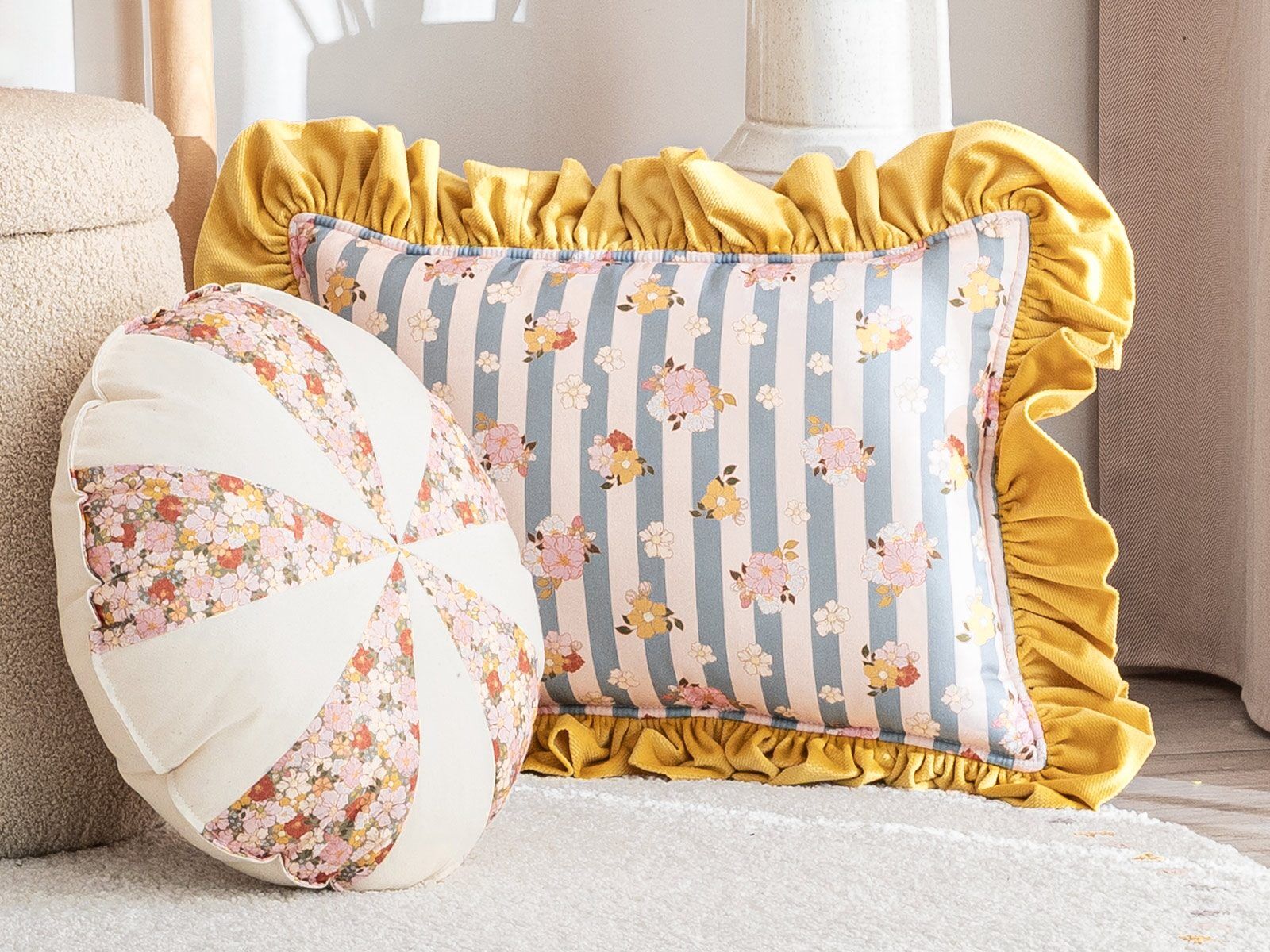 Reversible Pillow with Frill - Summer Garden