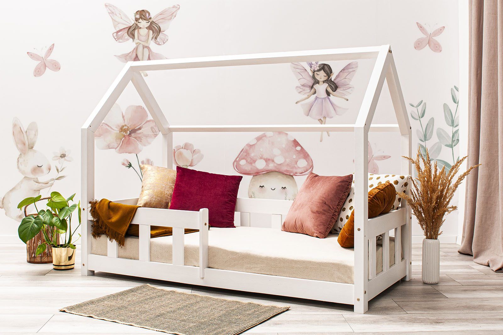 Wall stickers - Fairytale. Bed shown in this picture is 160x80cm.
