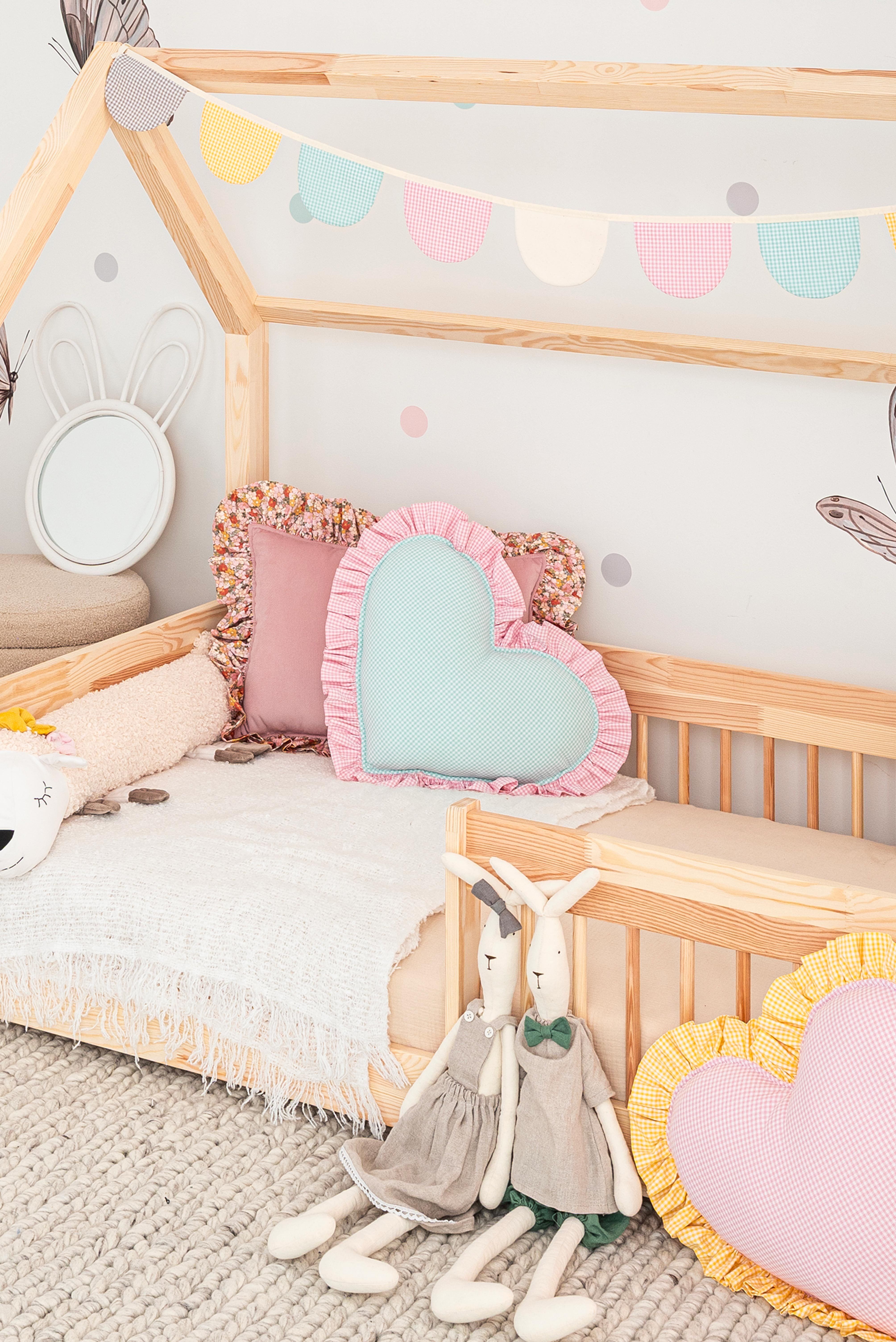 Classic garlands - Spring
Garden - crescent moons