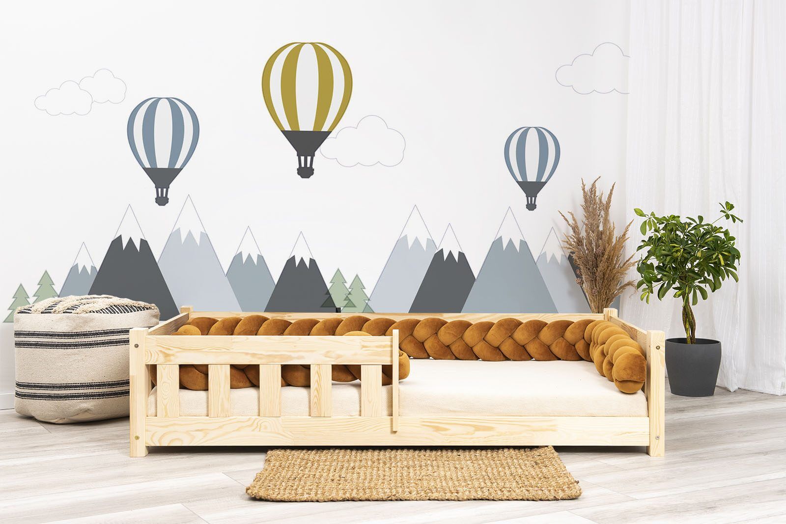 Wall stickers - Mountains - M. Bed shown in this picture is 160x80cm.