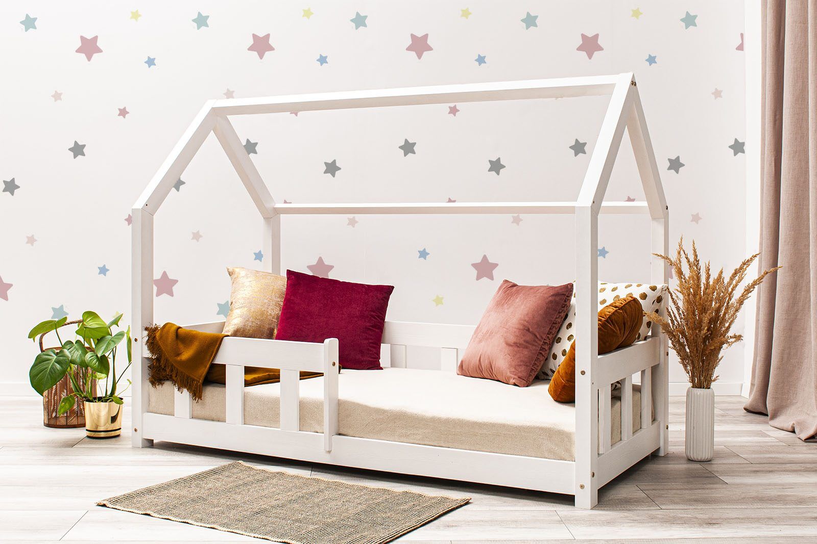 Wall stickers - Stars. Bed shown in this picture is 160x80cm.