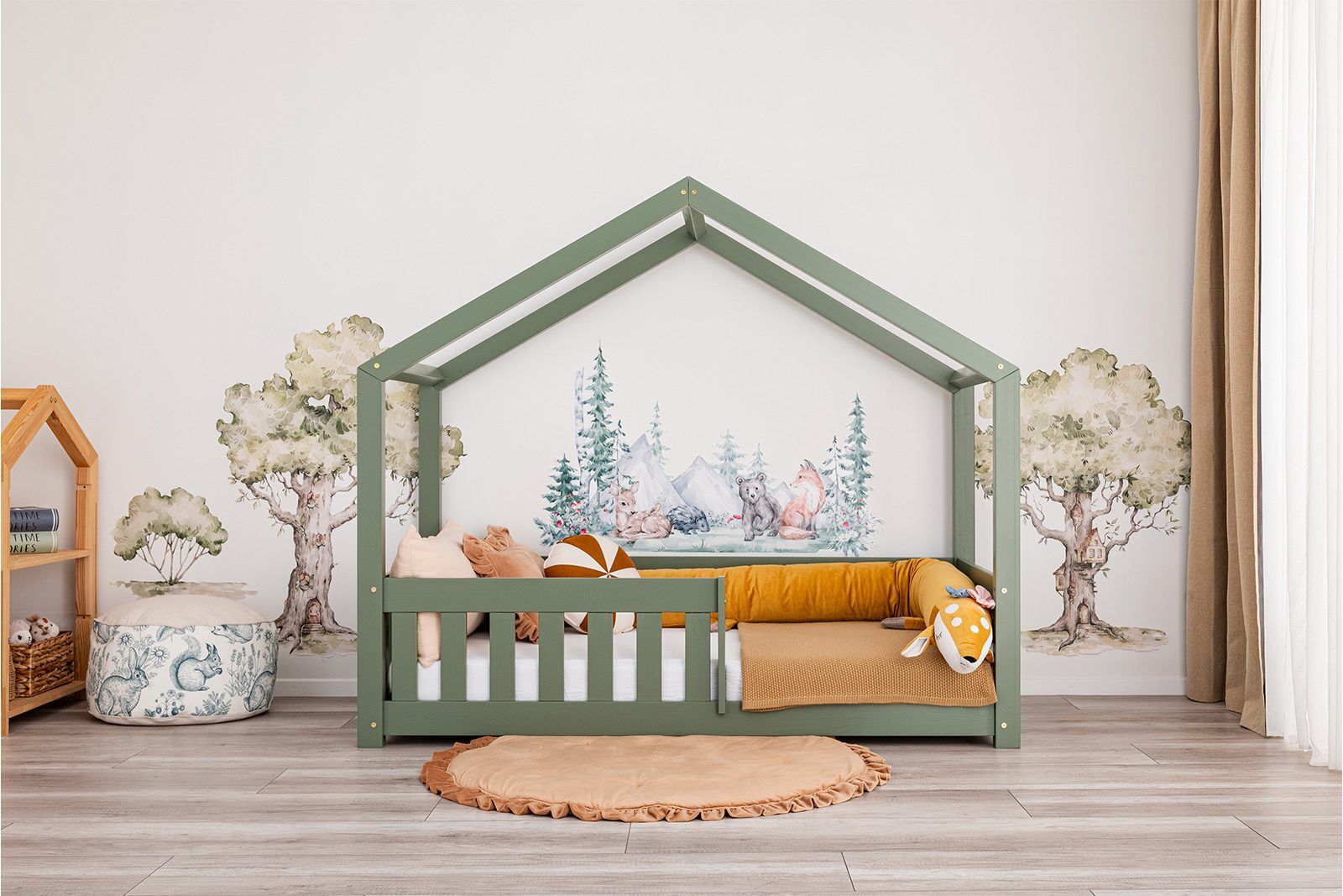 In the picture: House Bed Pipit 160x80 cm with railing, Color: olive