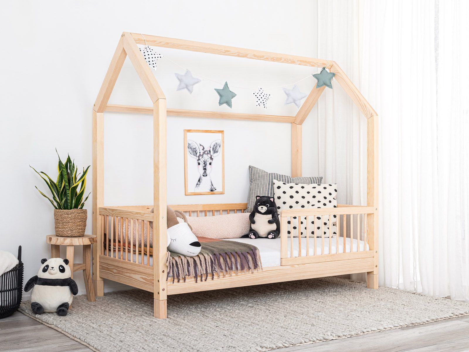 Montessori Kids Bed 4-in-1 – House Bed & Floor Bed – Classic, Railing: Yes-round, Entrance: left, Railing length: ½, The Front Roof Beam: No, Chimney: No.
