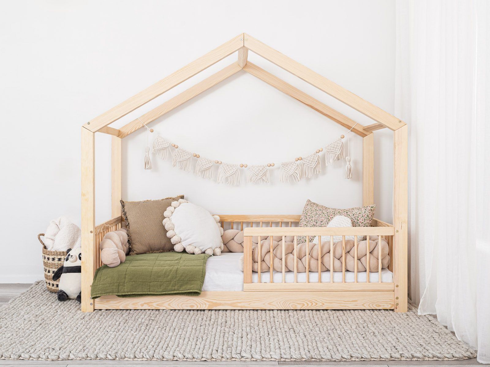 Montessori Kids Bed 4-in-1 – House Bed & Floor Bed – Modern, Railing: Yes-round, Entrance: left, Railing length: ½, Chimney:: No.