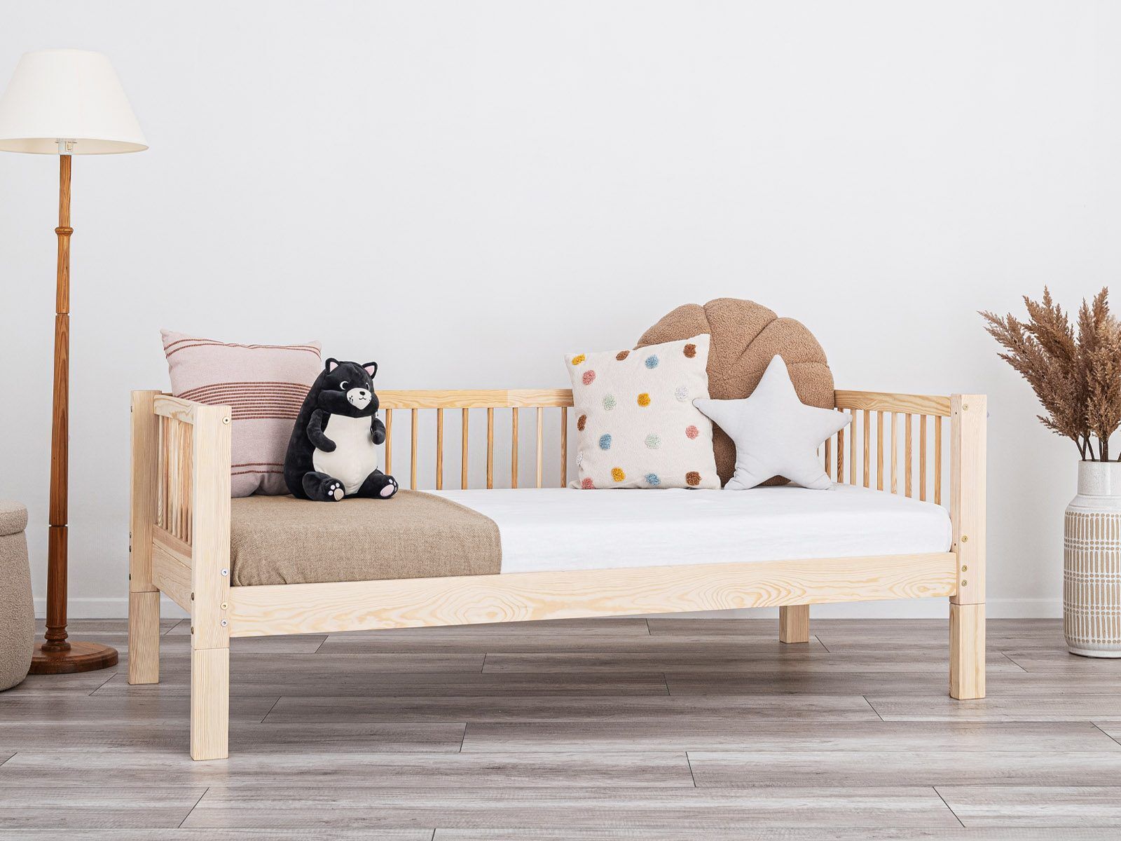 Montessori Kids Bed 4-in-1 – House Bed & Floor Bed, Height of legs: 20 cm, Railing: Yes-round.