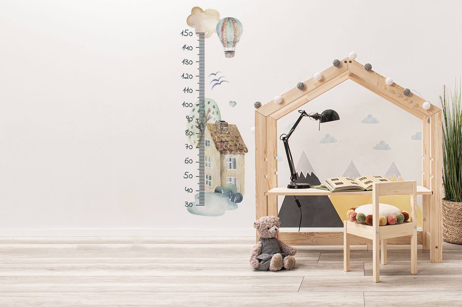 Wall sticker - House - Growth Chart. Desk shown in this picture is 120x111cm.