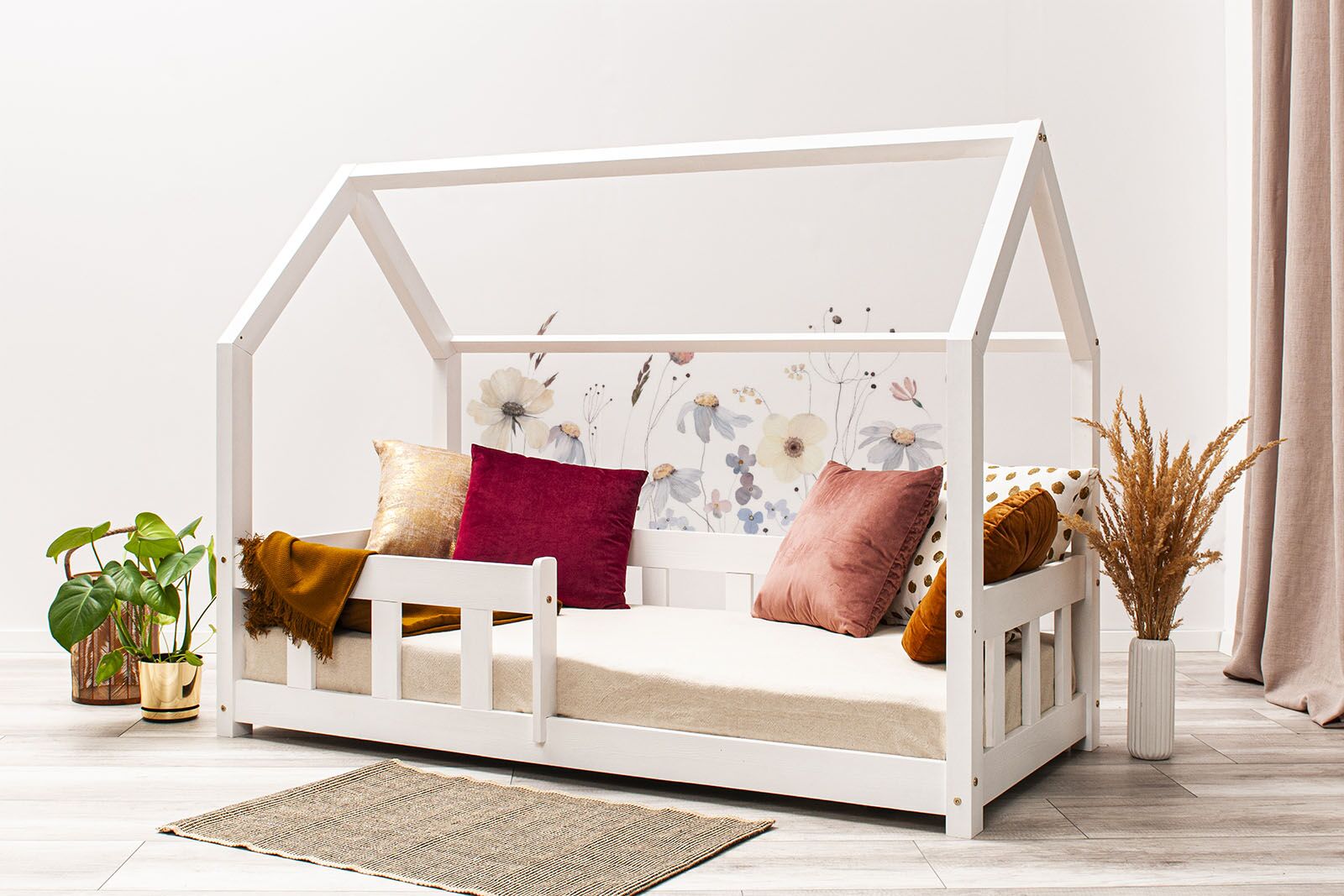 Wall stickers - Pastel meadow 2 - L. Bed shown in this picture is 160x80cm.